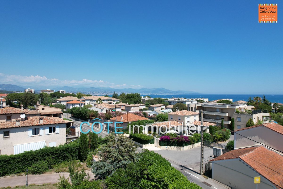 atthecotedazur's tweet image. 4-kamer appartement bovenste verdieping panoramisch zeezicht Antibes
€990.000
livingonthecotedazur.com/nl/makelaar/4-…
#zuidfrankrijk #makelaar #villa #vakantiehuis #familievilla #cotedazur #antibes
