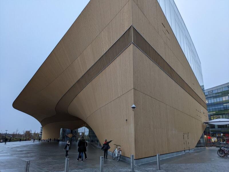 winsontang's tweet image. Discover the architectural marvel that is Oodi! 🏛️ From its innovative design to its vibrant community spaces, this library is redefining what a public space can be. Join us on a virtual tour and explore the heart of Helsinki! #Oodi #Architecture #Helsinki
