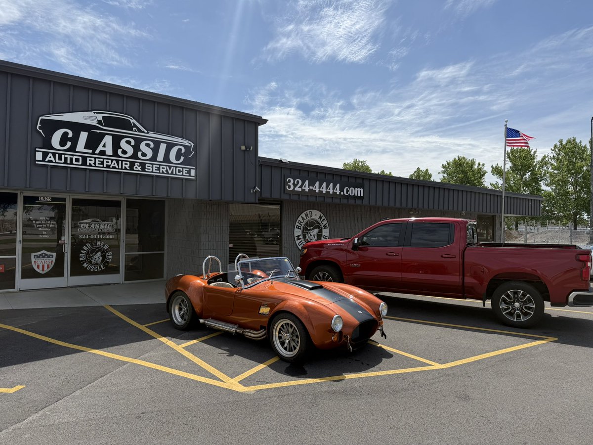 dwmiller2's tweet image. We didn’t build it, but we like it! Super sexy copper kit car out front and looking good in the sun after a little classic auto mechanical repair, service and restoration. You gotta love Cobras. Cobra #ClassicMechanic #BNMC 324-4444 classic-auto-repair.com