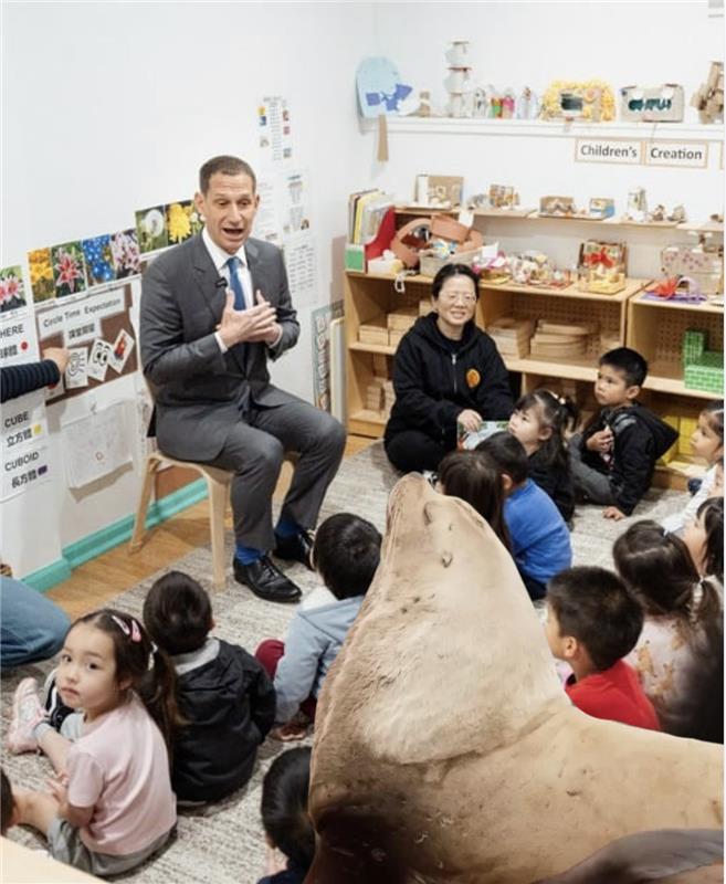 CLutvak's tweet photo. Mayor @DanielLurie is making SF the first city in the country where everyone has access to childcare.

Yes, everyone. https://t.co/zF1cwSjlBk