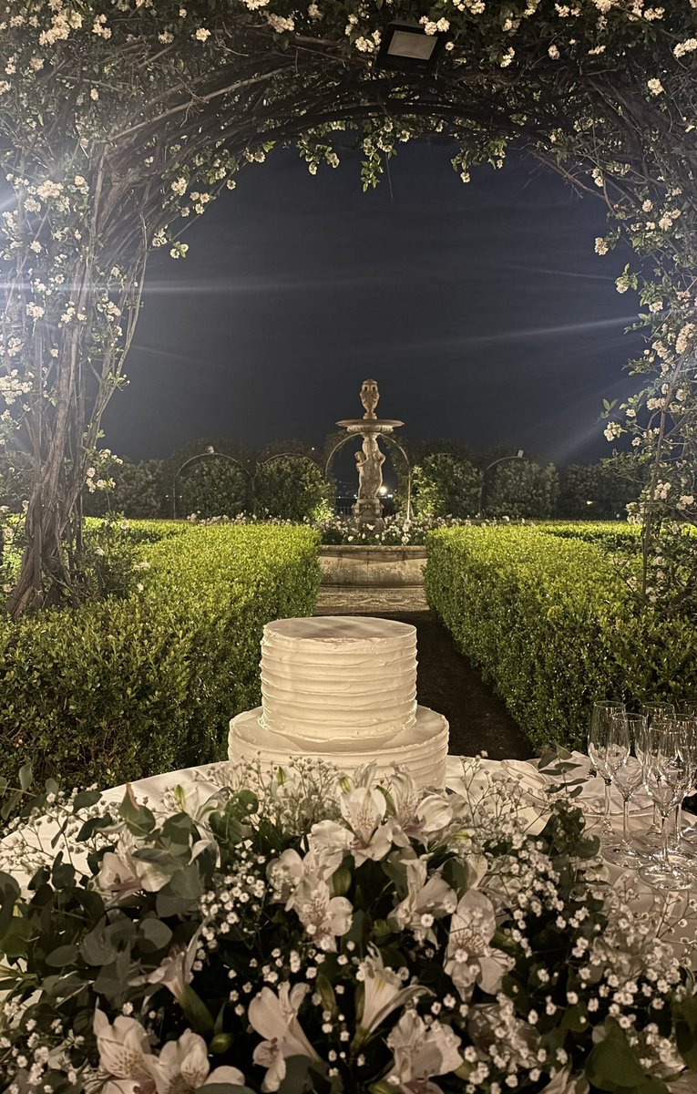 VillaPulejo's tweet photo. La sera di Francesco e Consuelo. Quella del loro bellissimo matrimonio. Ancora auguri, ragazzi! https://t.co/WSoA1SbGBU