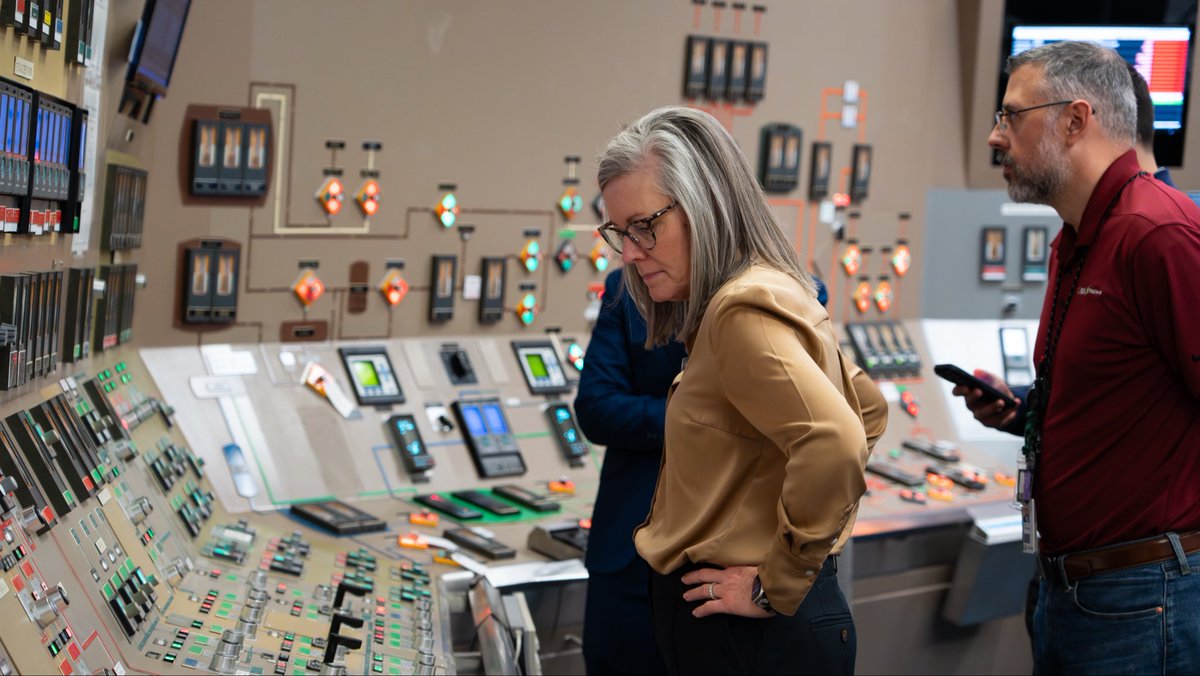 GovernorHobbs's tweet photo. Nuclear plays a central role in powering Arizona. Today, I toured Palo Verde Generating Station, the 2nd largest nuclear plant in the U.S., with the capacity to power 2,000,000+ Arizona homes annually. Arizona's all-of-the-above energy strategy is key to lowering costs and delivering the power Arizona's families and businesses need.