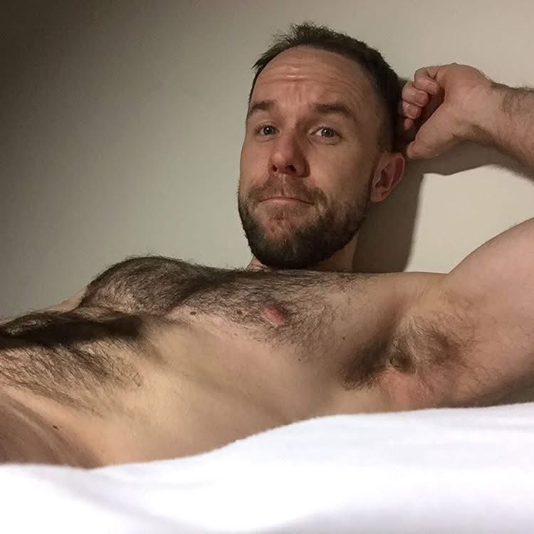 Hot Asian man for hairy daddy tweet media