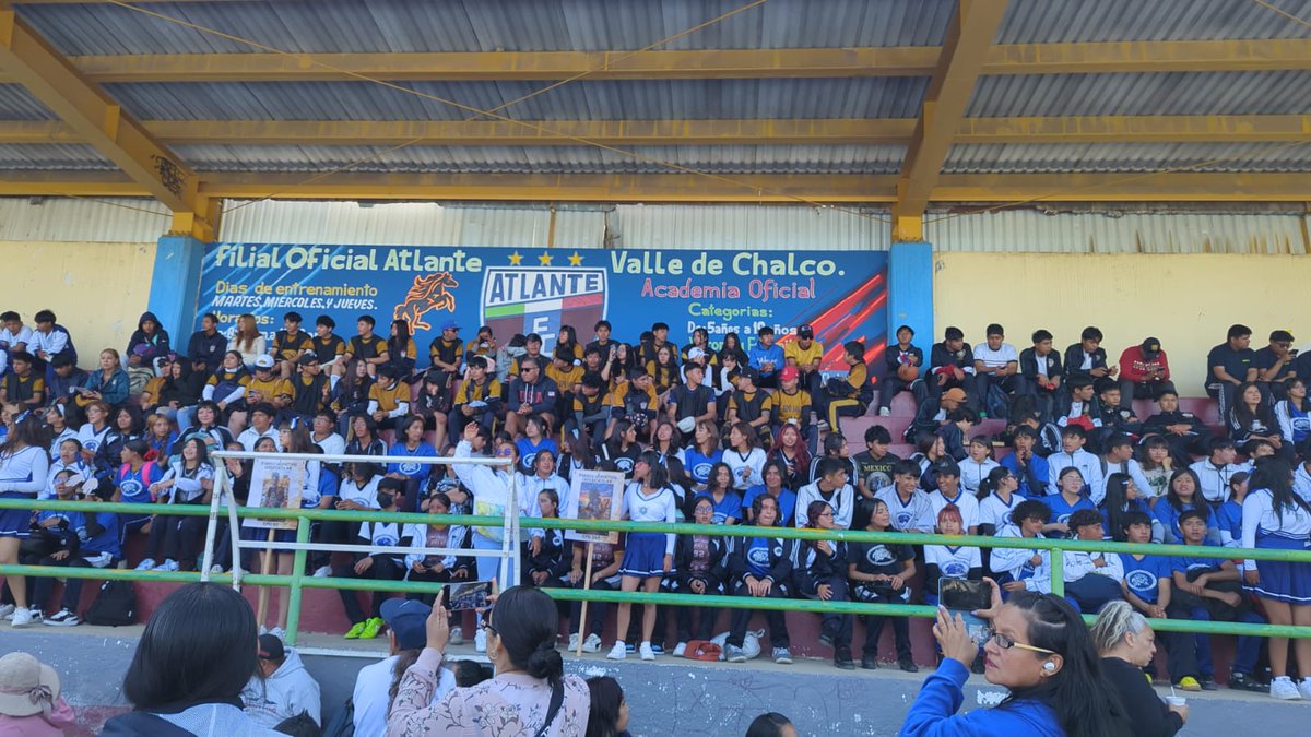 epo348's tweet photo. Hoy celebramos el #DíaDelNiño con un "Maratón Doble" en Valle de Chalco. Mañana de garra y fraternidad en el Torneo Interescolar. 🤝📖 Tarde de imaginación en los Maratones por la Lectura. ¡En la cancha o en los libros, nuestro equipo siempre gana! #MaratonesPorLaLectura. https://t.co/JGYsq7hbt2