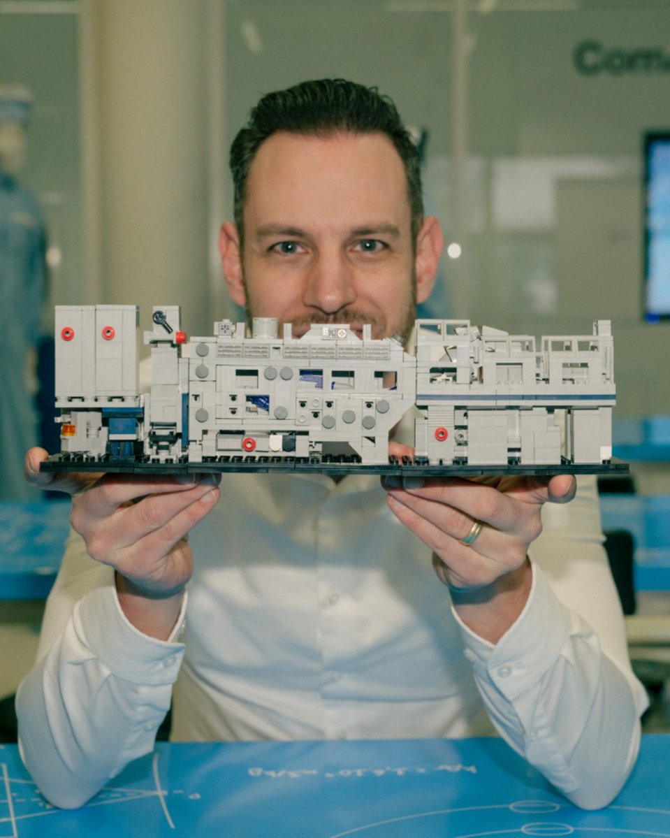 Gnirut2023's tweet image. #ASML’s #EUV #Lithography tool has a #LEGO version so coveted that it’s even harder to obtain than the real machine built by its engineers.
#Semiconductor #Rapidus