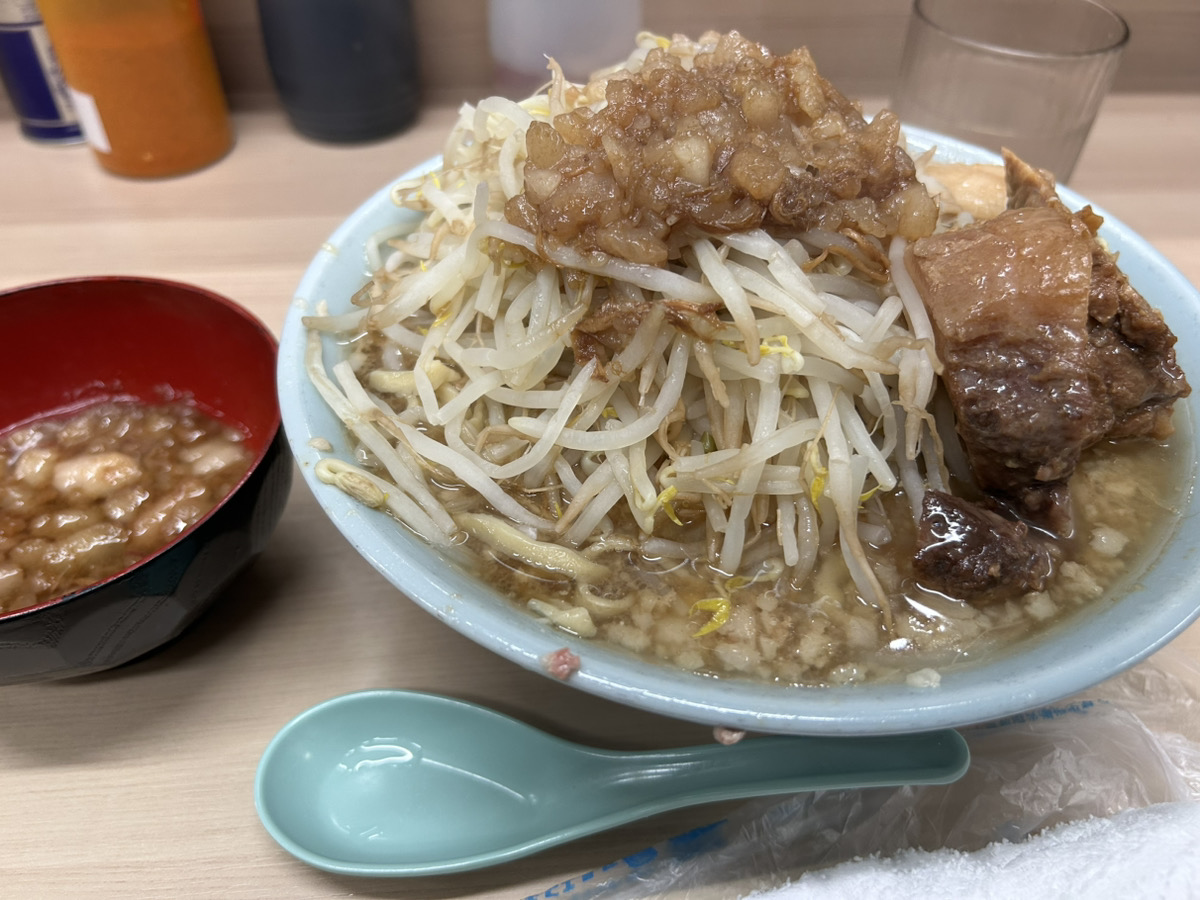 Kaiketsu2022's tweet photo. おはようございます☀️

念願の「歴史を刻め」へ🍜
チーズトッピングで
肉は噛むたびに、にやけてしまう

個人的トップ3に入るそんな一杯でした！

い��いよGW✨
たまにはギルティも楽しみたいですね💪
#企業公式相互フォロー
#企業公式春のフォロー祭り https://t.co/nHjRdHRBKJ