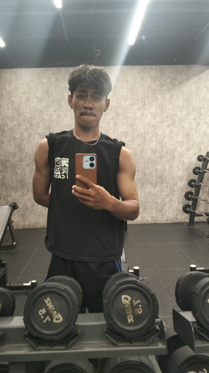 mthwev's tweet photo. I wanna show my bicep https://t.co/S2LyAPz9LJ