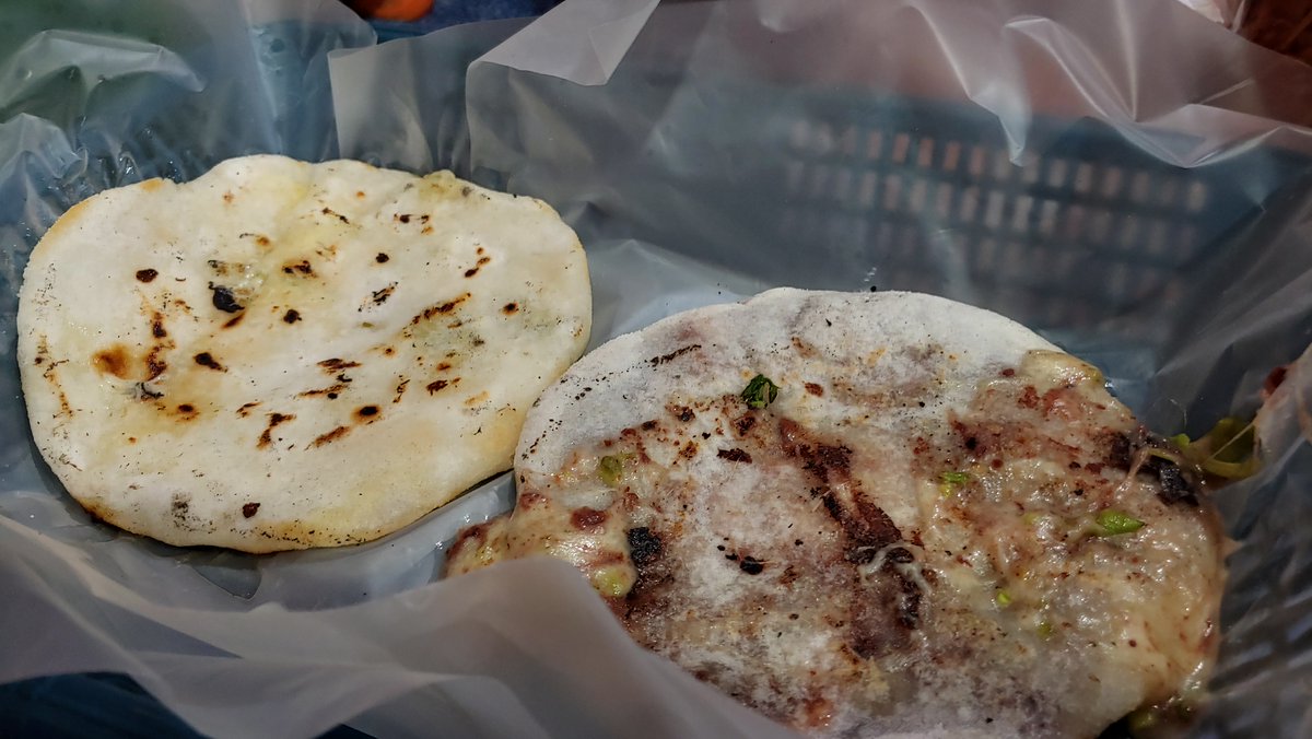 JMRAFFi_ES's tweet photo. El Plato por excelencia de Nacionales y Extrajeros tiene un dia en especial, cada segundo Domingo de noviembre se celebra el «Día Nacional de Las PUPUSAS» en El Salvador Declarado por decreto legislativo No. 655 en abril de 2005. @MorenaValdezSV @nayibbukele 
#Guatemala
#Honduras https://t.co/tMb7puVdId