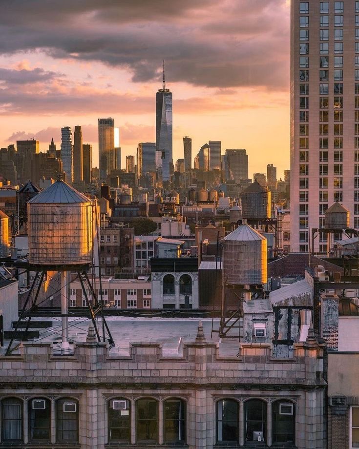 DigitalDaizy's tweet image. Water Towers? I love them ☕️🌃
New York 🇺🇸
#pinterest #instagram #newyork