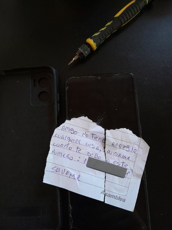 "Trampa"

Porque a un técnico le llegó un celular para arreglar con este particular mensaje