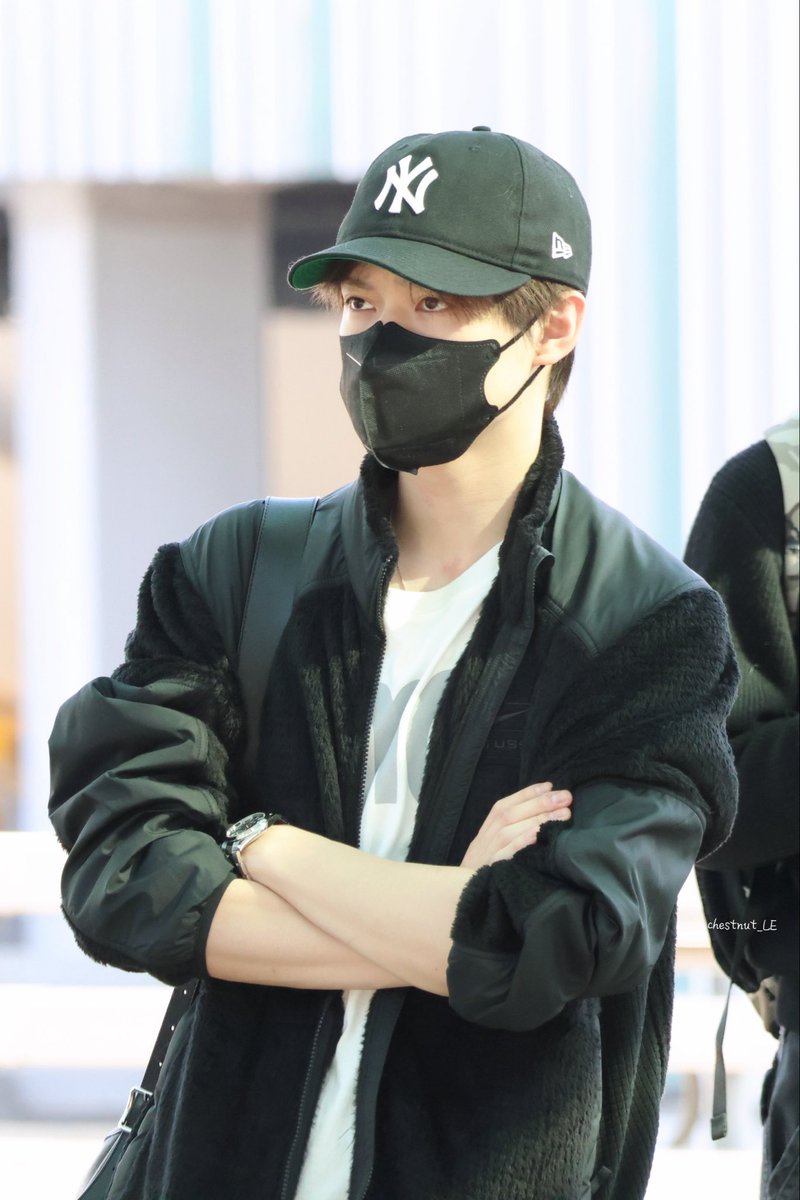 chestnut_LE's tweet photo. 260501 ICN 출발

모자에 붙인거 대갈이 털인가?

#nctdream  #CHENLE  #천러  #钟辰乐 https://t.co/lEuP8zD9JK