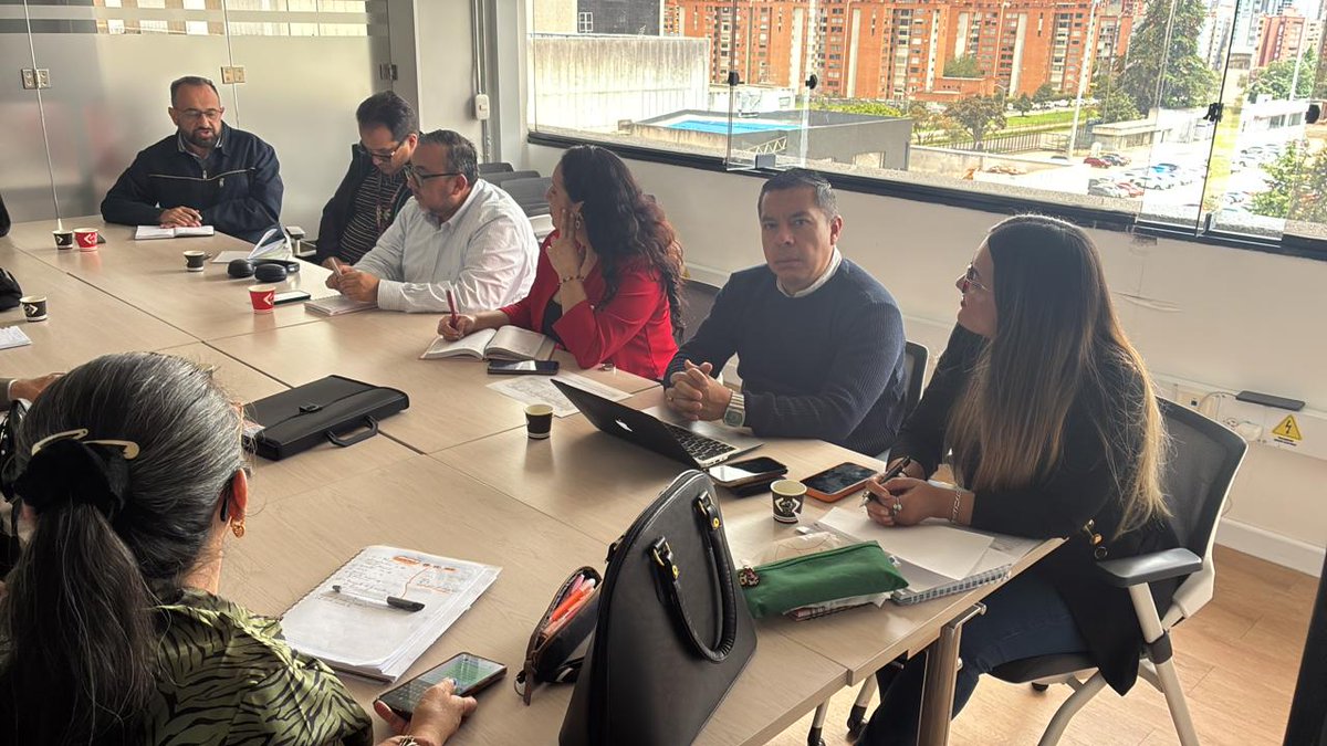 Sindodic's tweet photo. Sindodic se reúne con la SED para adelantar dos temas fundamentales: 1. Congreso de rectores 2. Directores rurales.  Sindodic avanza en las necesidades y reconocimientos de sus afiliados por parte de la SED.  @Sindodic https://t.co/O9E8Hzwh8x