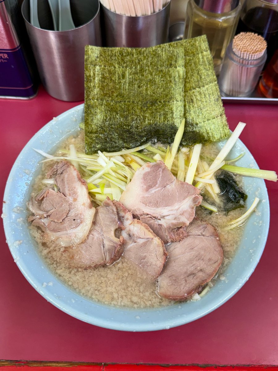 27kenmore1's tweet photo. 『 ラーメンショップ 牛久結束店 』
📍茨城県牛久市結束町504-1

ネギチャーシューメン  960円

店主 : 上田 力さん
麺：自家製麺(中細／角／ストレート)

店到着時間10時20分
開店時間10時45分
着丼11時45分 https://t.co/q0gEgHVbjc