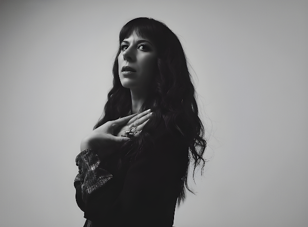 JoelFanMusic's tweet image. Composer Missy Mazzoli is a a prolific talent and she's having a landmark season.

 2 new operas will premiere - Lincoln in the Bardo at the MET and The Galloping Cure at the Edinburgh Fest.

The NY Phil will premiere her new piano concerto in Feb. 

Bravo!

#thursday #goodvibes