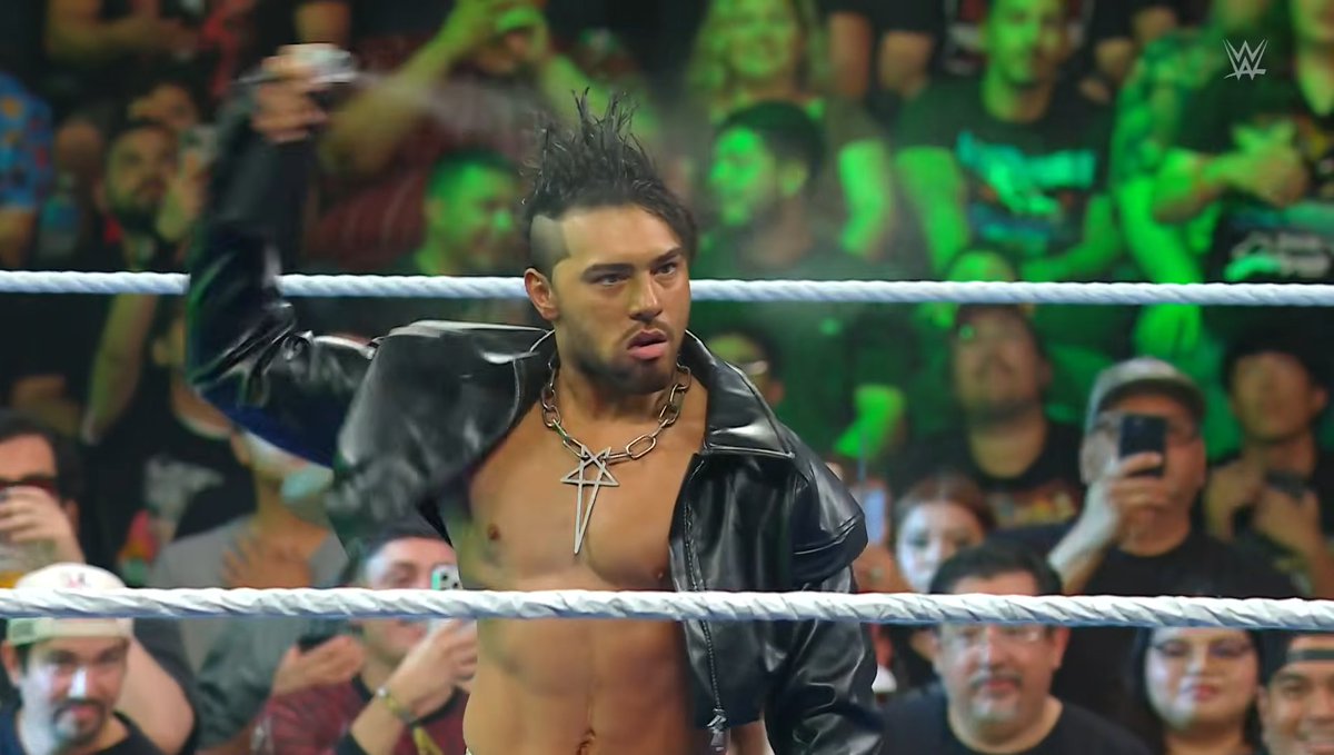 WrestleTalk_TV's tweet photo. Joaquin Wilde and his DJZ hair are back in action on Main Event, taking on AAA Cruiserweight Champion Laredo Kid https://t.co/jQfSVU8AXZ