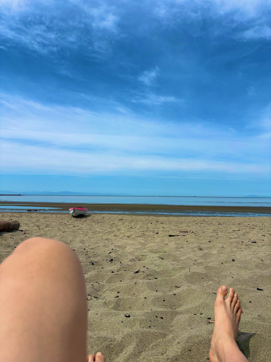 mr_no_power's tweet photo. GWはカナダに来ました🇨🇦
ヌーデストビーチに来て全裸で砂浜を走り回ってます、残念ながらまだシーズンじゃないので若い女の子は少なかったです。 https://t.co/dFn5eHj6Bt