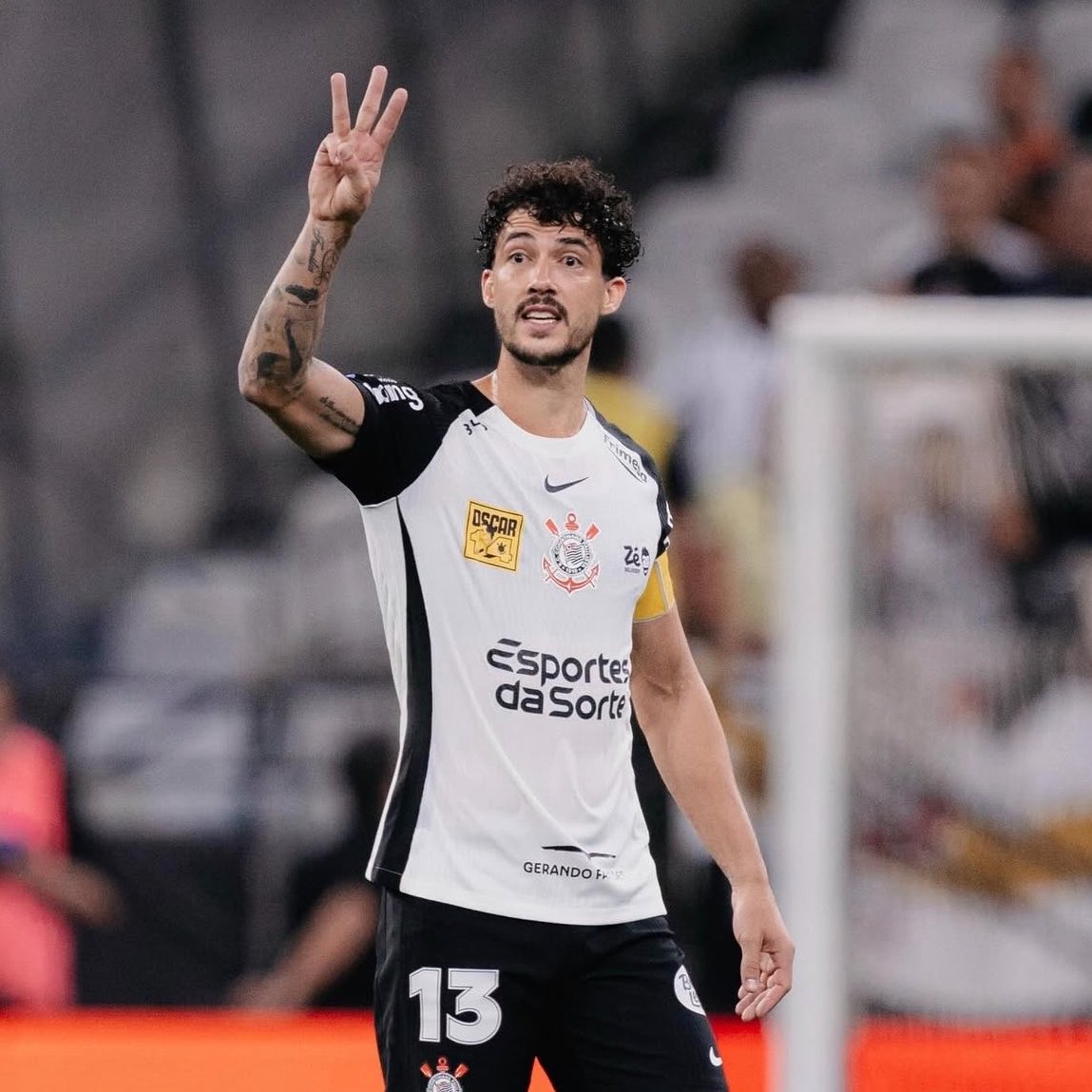 luciane 🦅 tweet media