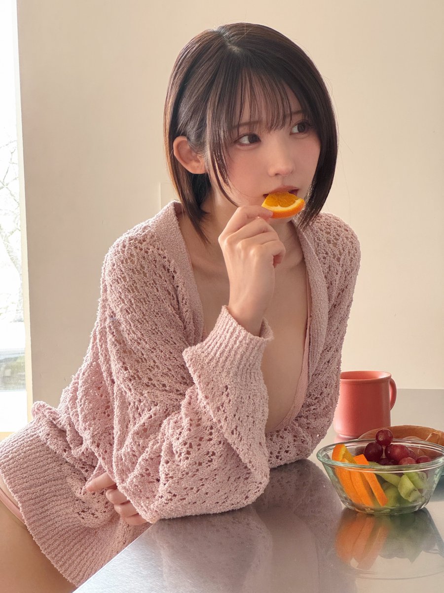 えなこ tweet media