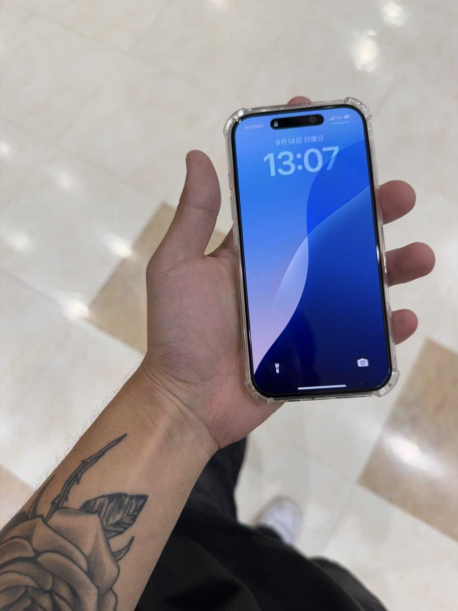 Nemu520's tweet photo. iPhone16（128gb）
バッテリー97%
使用感ほぼ無し

箱、内容物あり
使用年月は8ヶ月ほどです

¥50000での販売です

ゲンガーシールはケースに入れてるだけです

#iPhone #販売 #売ります #iPhone16 
#アイフォン https://t.co/yLonEtnaV2