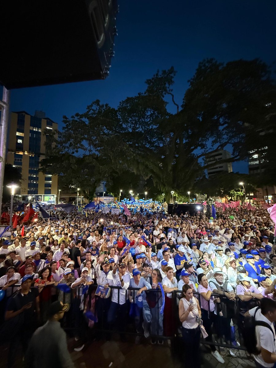 Al Dr Uribe le quedamos  millones de uribistas que daremos el voto por Paloma.
La gratitud es la memoria de el corazón🇨🇴🇨🇴🇨🇴