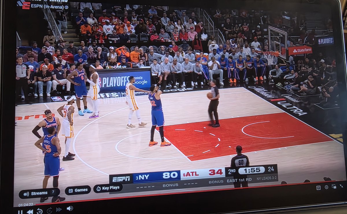 Knicks Mom 🧡💙 tweet media