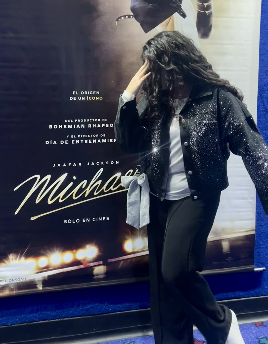 luli_marfil's tweet image. 2010                        /              2007
Mi yo de 3 años lloro mucho #MichaelMovie #moonwalker #michaeljackson