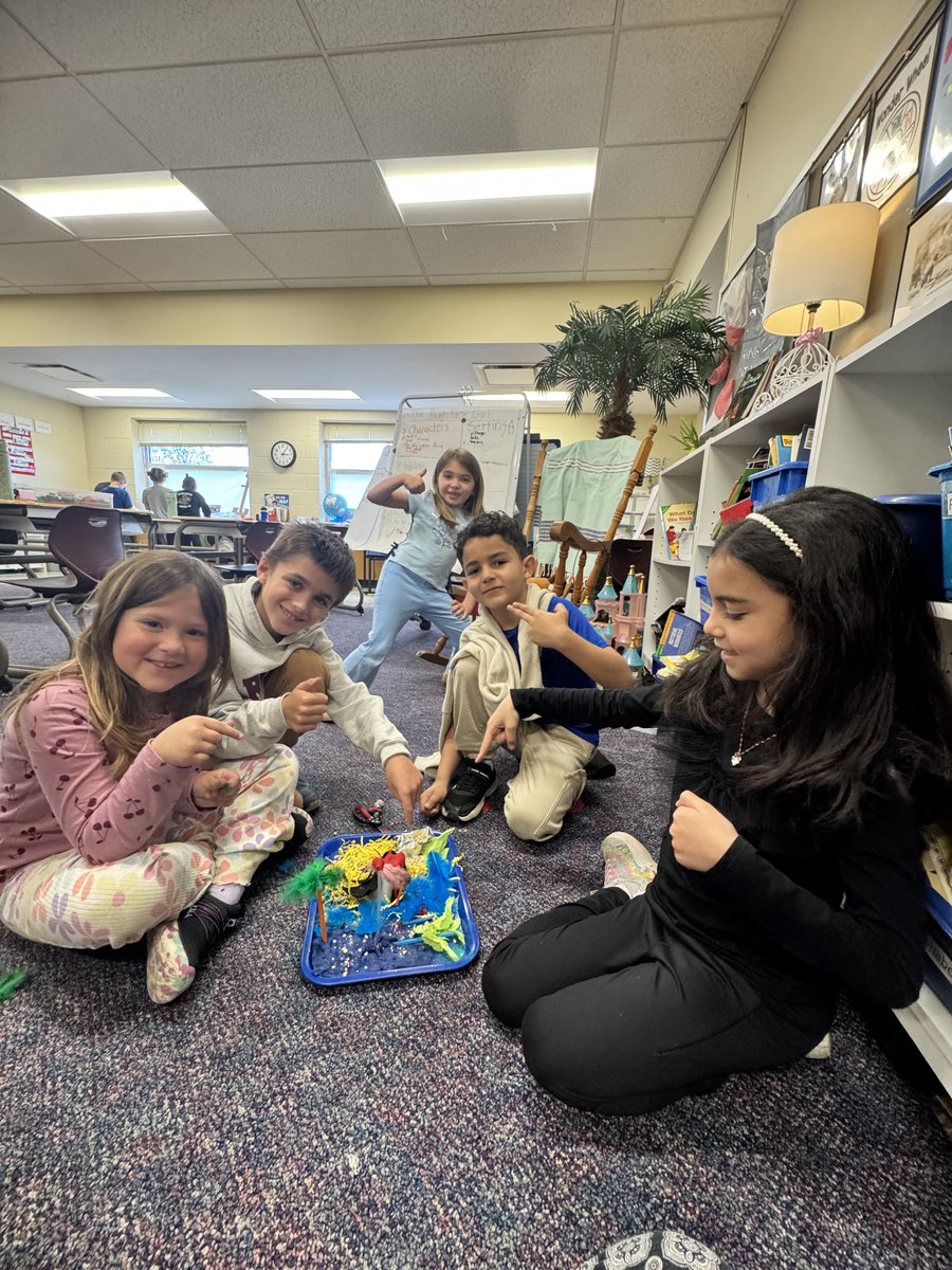 mrsgoodgps's tweet photo. Communication, collaboration,  creativity and critical thinking in action as these teams design 3D maps by creating physical and human characteristics! 🗺️ https://t.co/lmLa7Zdc2p