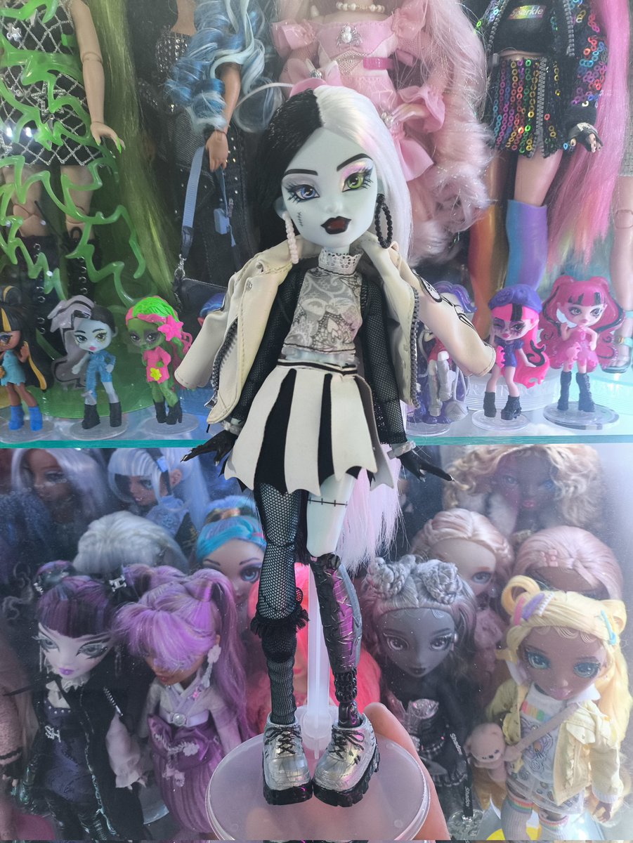 RSteinX's tweet image. Reroot y repaint para Frankie #monsterhighg3 #monsterhigh #custom