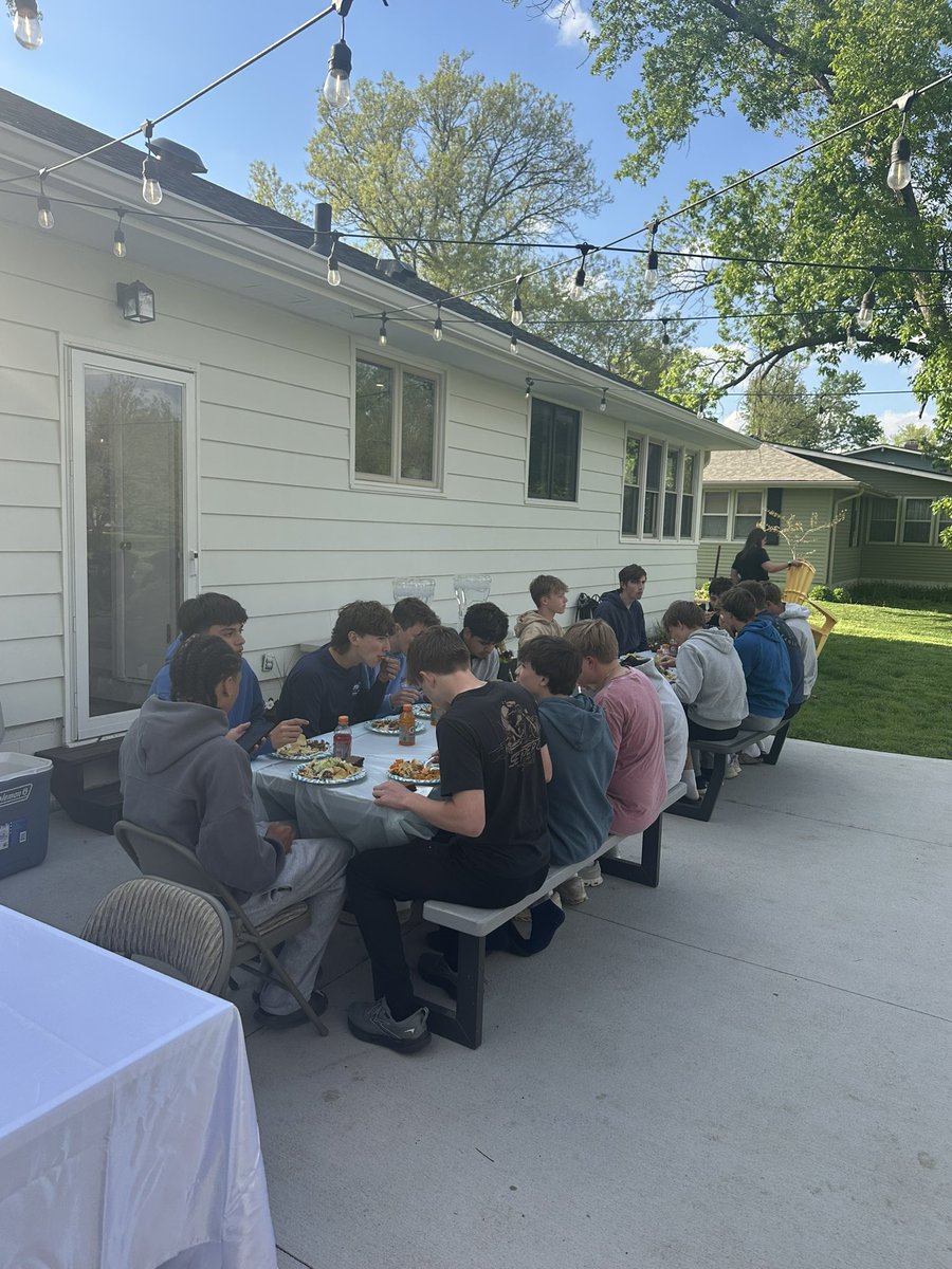 BlairHSSoccer's tweet image. Team dinner and bonding in preparation for districts next week. #family #mybrotherskeeper