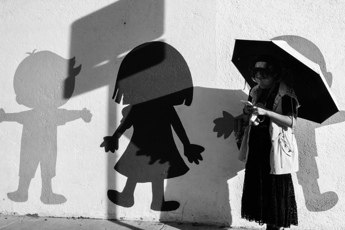 fridavoyager's tweet image. Inner child.

#blackandwhite #streetphotography #childrensday