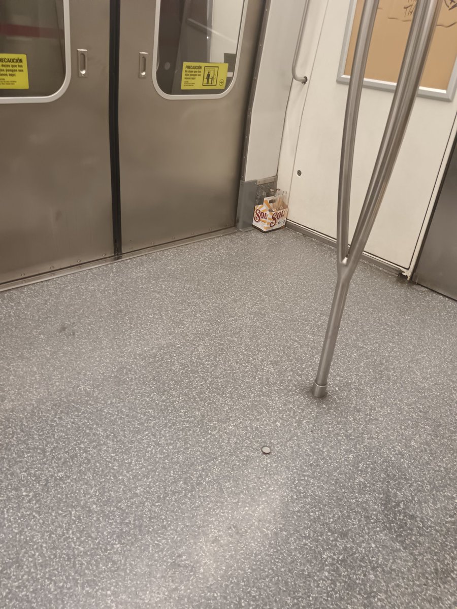 AnneStyles2505's tweet photo. @metrodesantiago tren de la línea 4 dirección tobalaba ruta verde https://t.co/eTgoQkhBa3
