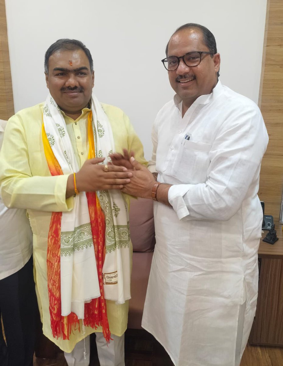 Somkantsharmaa's tweet image. प्रखर वक्ता 
प्रेरक व्यक्तित्व 
श्रेष्ठ योजनाकार 
कुशल संगठक 
असंख्य कार्यकर्ताओं की प्रेरणा व आदर्श 
श्री चंद्रशेखर जी संगठन महामन्त्री तेलंगाना को जन्मदिन की आत्मीय शुभकामनाए।।
परम् पिता परमेश्वर से आपके स्वस्थ, निरोगी व दीर्घायु जीवन की मंगलकामना।।

@chshekharbjp 

#birthday