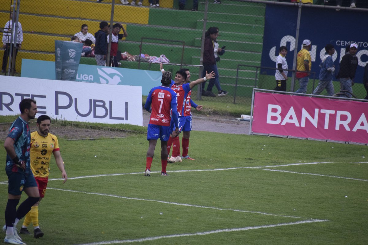 #Clausura2026| MARQUENSE Y XELAJÚ MC EMPATAN EN LOS CUARTOS DE FINAL DE IDA.

Con anotaciones de Widvin Tebalan al 48' para "Los Super Chivos" y Diego Casas para "Los Leones", el partido termina en empate (1-1). 

Marquense 1 - 1 Xelajú MC

📸 Diego Vásquez