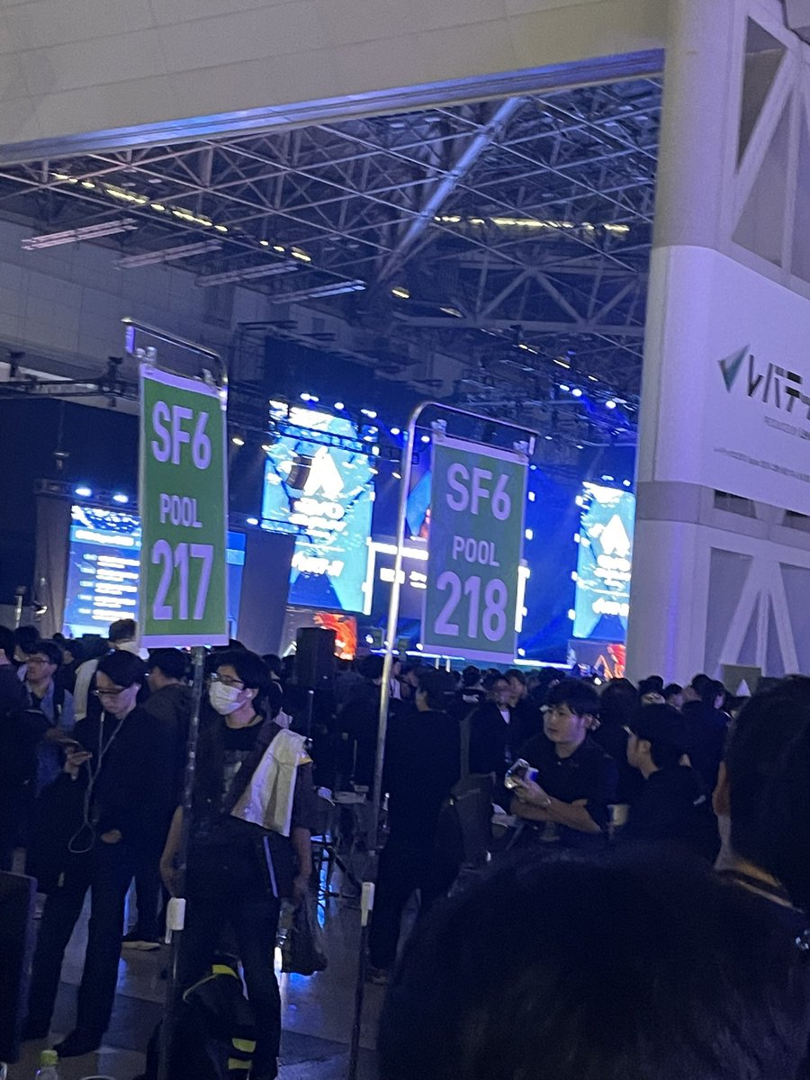 まずは身内のスト6を見守ります。