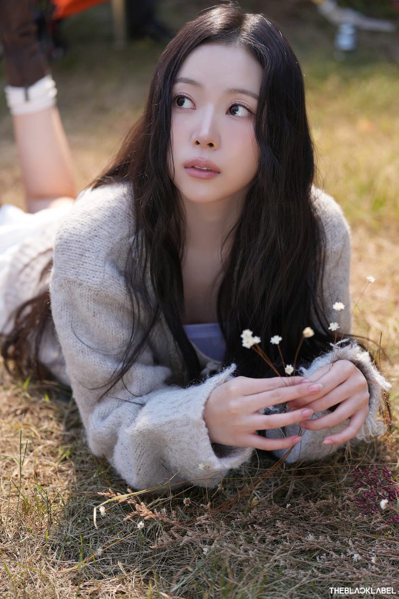 이브 tweet media