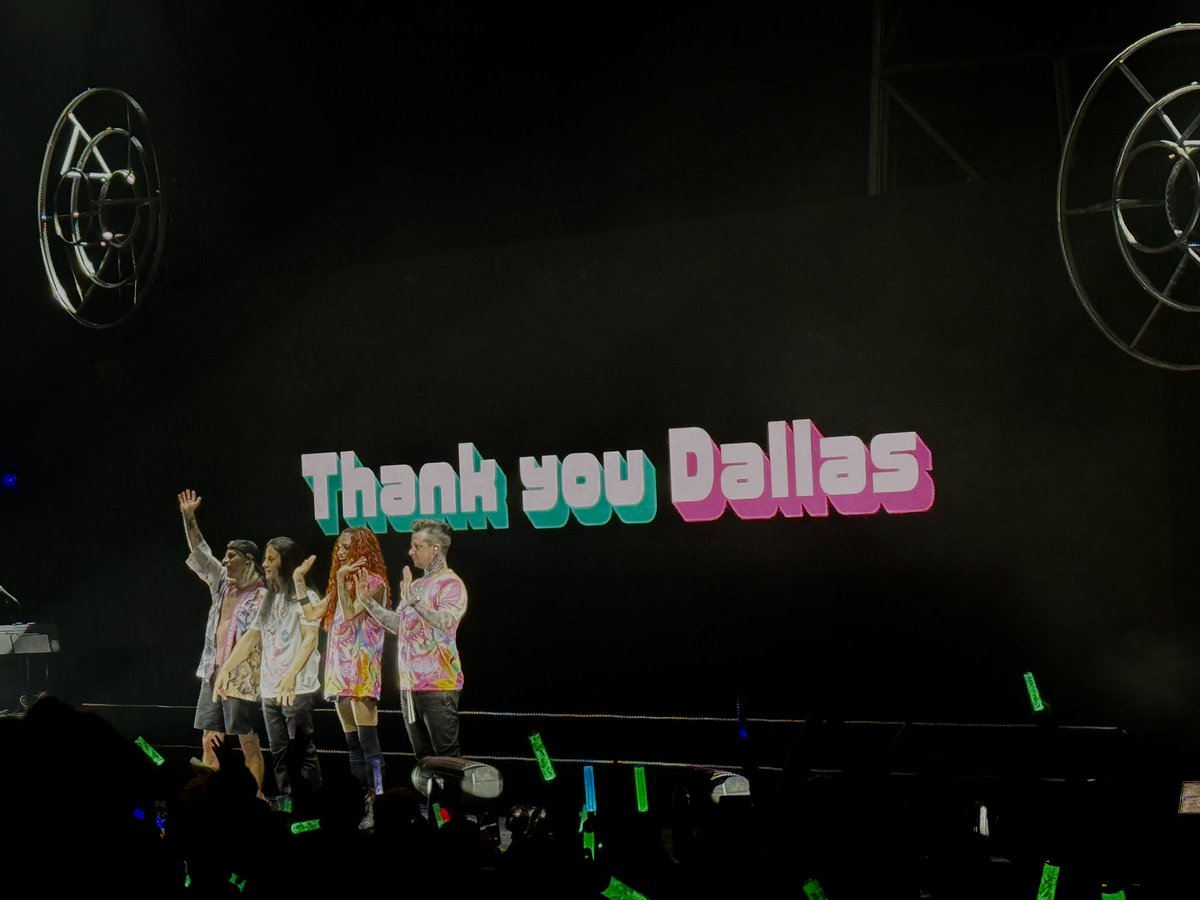 MIKU EXPO tweet media