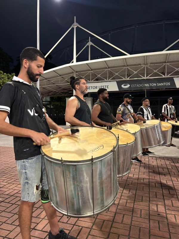 WorldCarnaval's tweet photo. O Botafogo Samba Clube dá início, no próximo dia 15 de maio, a uma nova edição da Oficina de Percussão Ritmo Alvinegro, projeto voltado para quem deseja aprender, se aperfeiçoar e vivenciar de perto a cultura do samba por meio da bateria da escola. https://t.co/r5BGaJkOlp