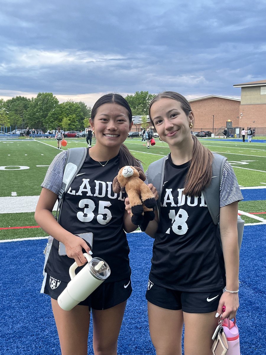 LadueSoccer's tweet image. Varsity plays well but loses 2-3 to Seckman!
⚽️ Wilson (Myckatyn)
⚽️ Wilson (Tonopolsky)
⭐️Dixon
⭐️Wilson

JV plays well and wins 1-0 over Seckman!
⚽️ Derseh (Tonopolsky)
🧤 Razafsky, Jones
⭐️ Jiang
⭐️ Roark

#BleedBlue 💧💙