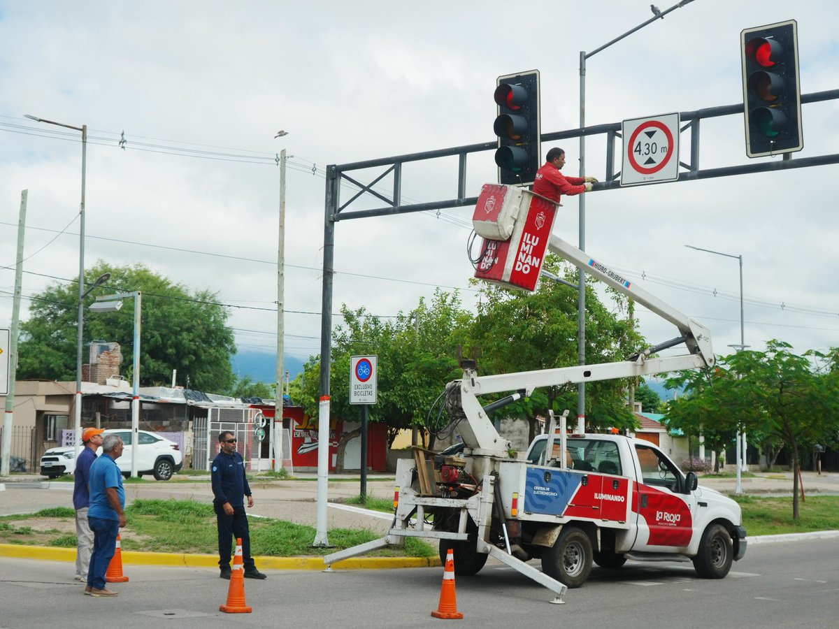 amolinalarioja's tweet photo. Quiero enviar un abrazo grande y mi más profundo agradecimiento a cada trabajador y trabajadora de nuestra RIOJA QUERIDA. Son ustedes, con su esfuerzo diario, el alma de nuestra ciudad.

👇🏻 https://t.co/Rl2Rpw0gLL