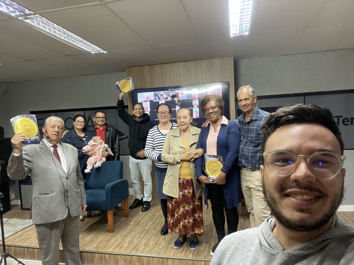 Nossa classe bíblica no presencial e no zoom, hoje desista de feriado! Bençãos!