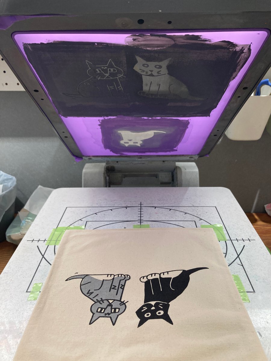 OkamuraNaomi's tweet photo. Tシャツくん」を使ったシルクスクリーンをHANDo(ハンドゥ)さんで体験。とても楽しかったです。また色々挑戦してみたいです。モデルは保護猫さん
#シルクスクリーン
#hando https://t.co/9FrkCZzPZQ
