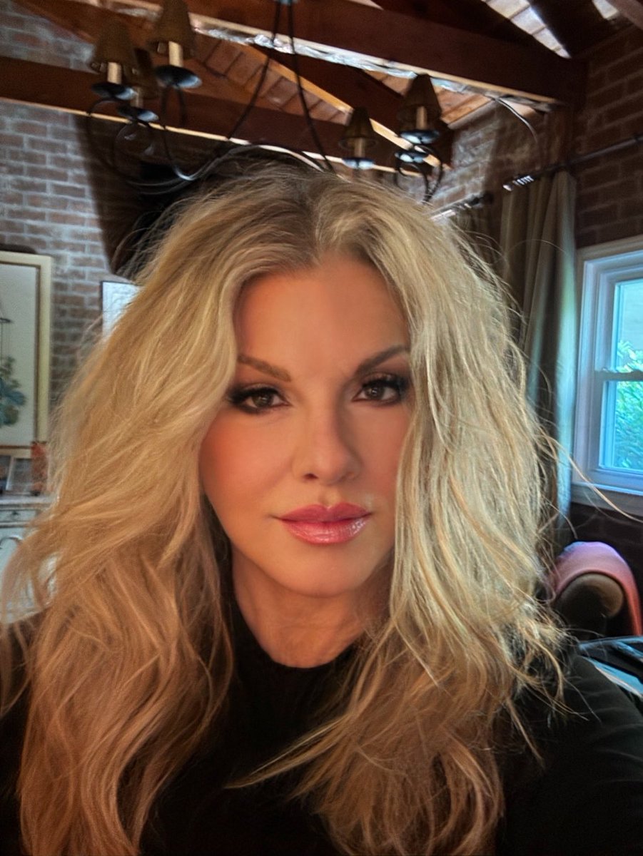 Stella Parton tweet media