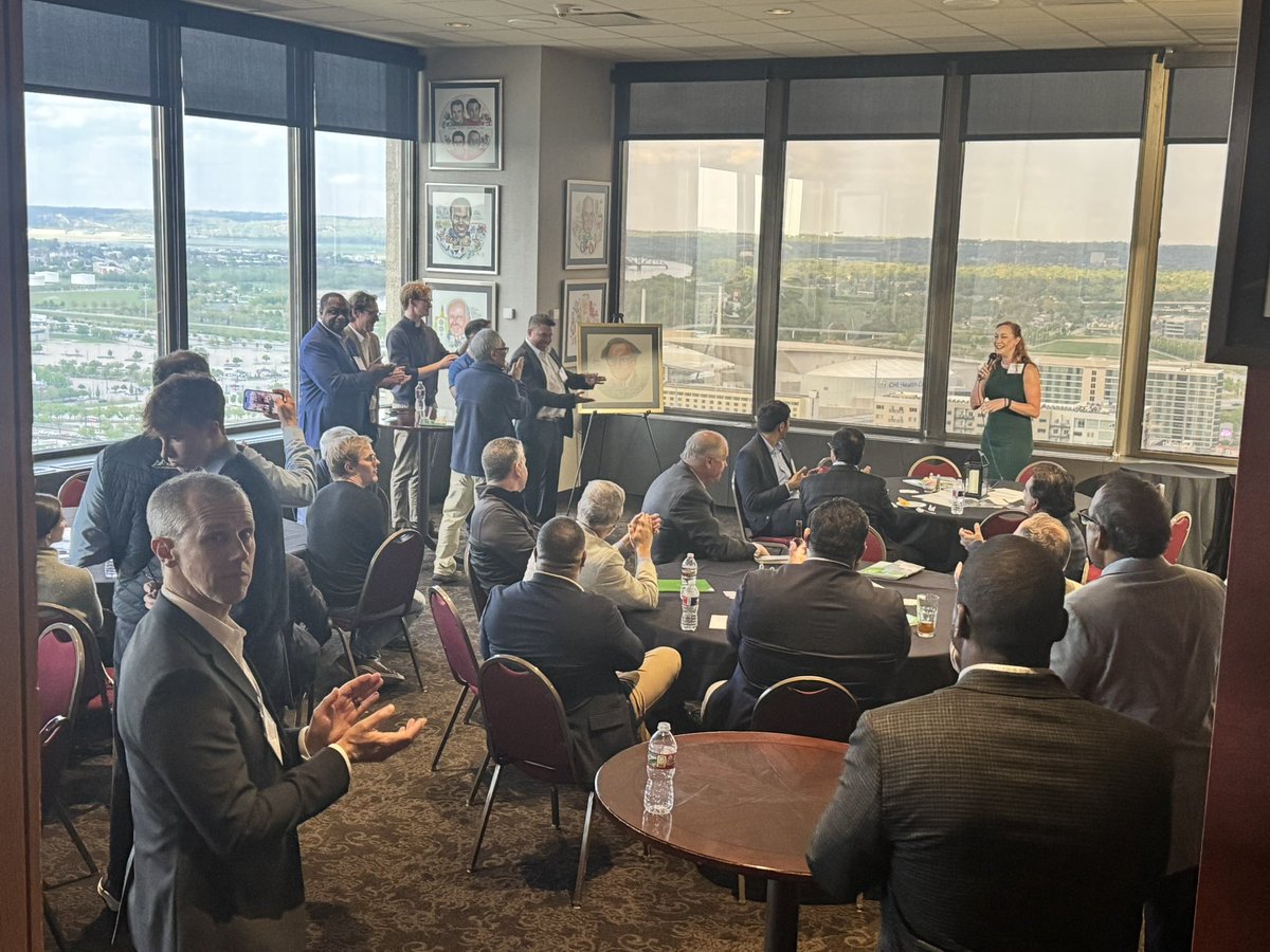 mkelly007's tweet image. Omaha before Berkshire weekend: 

You can take the girl out of elected office, but you can’t take away her ability to read a room and deliver.

Different stage. Same instincts. 

#BerkshireHathaway #ValueInvesting #Omaha