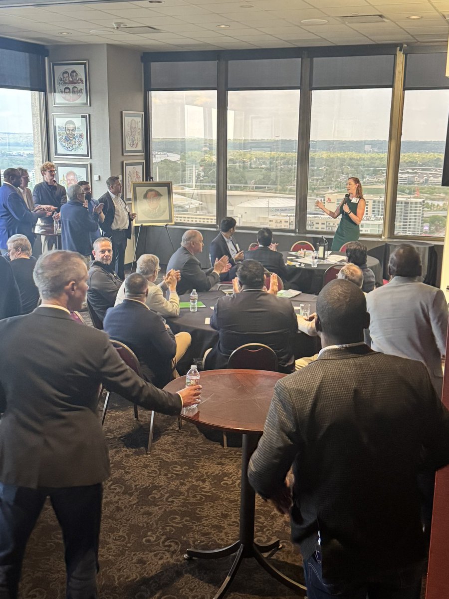 mkelly007's tweet image. Omaha before Berkshire weekend: 

You can take the girl out of elected office, but you can’t take away her ability to read a room and deliver.

Different stage. Same instincts. 

#BerkshireHathaway #ValueInvesting #Omaha