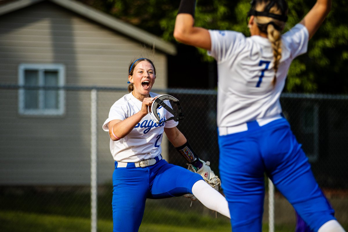 chseagles4's tweet photo. Senior Night complete game shutout!!!

Emily Webb went the distance and the Eagles got 1 run in the bottom of the 6th and that's all they needed. Eagles win 1-0. 

Columbia is 14-7 , 2nd in the Cahokia Conference.

Up next for Columbia is a doubleheader Saturday at Centralia. https://t.co/sngH8SYB95