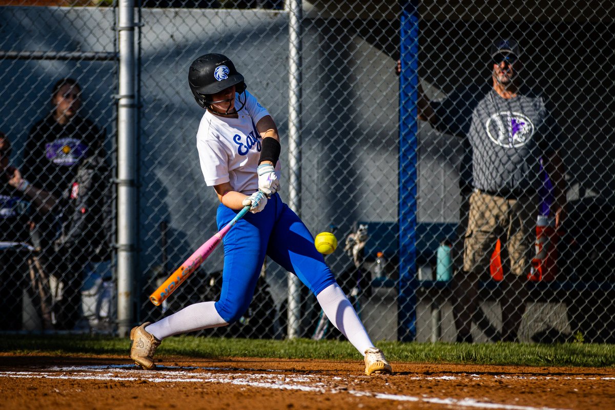 chseagles4's tweet photo. Senior Night complete game shutout!!!

Emily Webb went the distance and the Eagles got 1 run in the bottom of the 6th and that's all they needed. Eagles win 1-0. 

Columbia is 14-7 , 2nd in the Cahokia Conference.

Up next for Columbia is a doubleheader Saturday at Centralia. https://t.co/sngH8SYB95