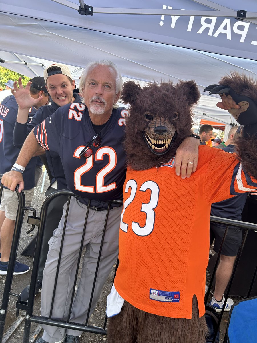 Bears_Collector's tweet image. @CHGO_Bears 
@CHGO_Sports 

Here’s my dad watching the special shoutout you guys gave him today on the show. It meant the world to him. Thank you guys so much  🙏🏼🥹

@thecarm @GBraggsJr23 

#CHGOBears
#Family
