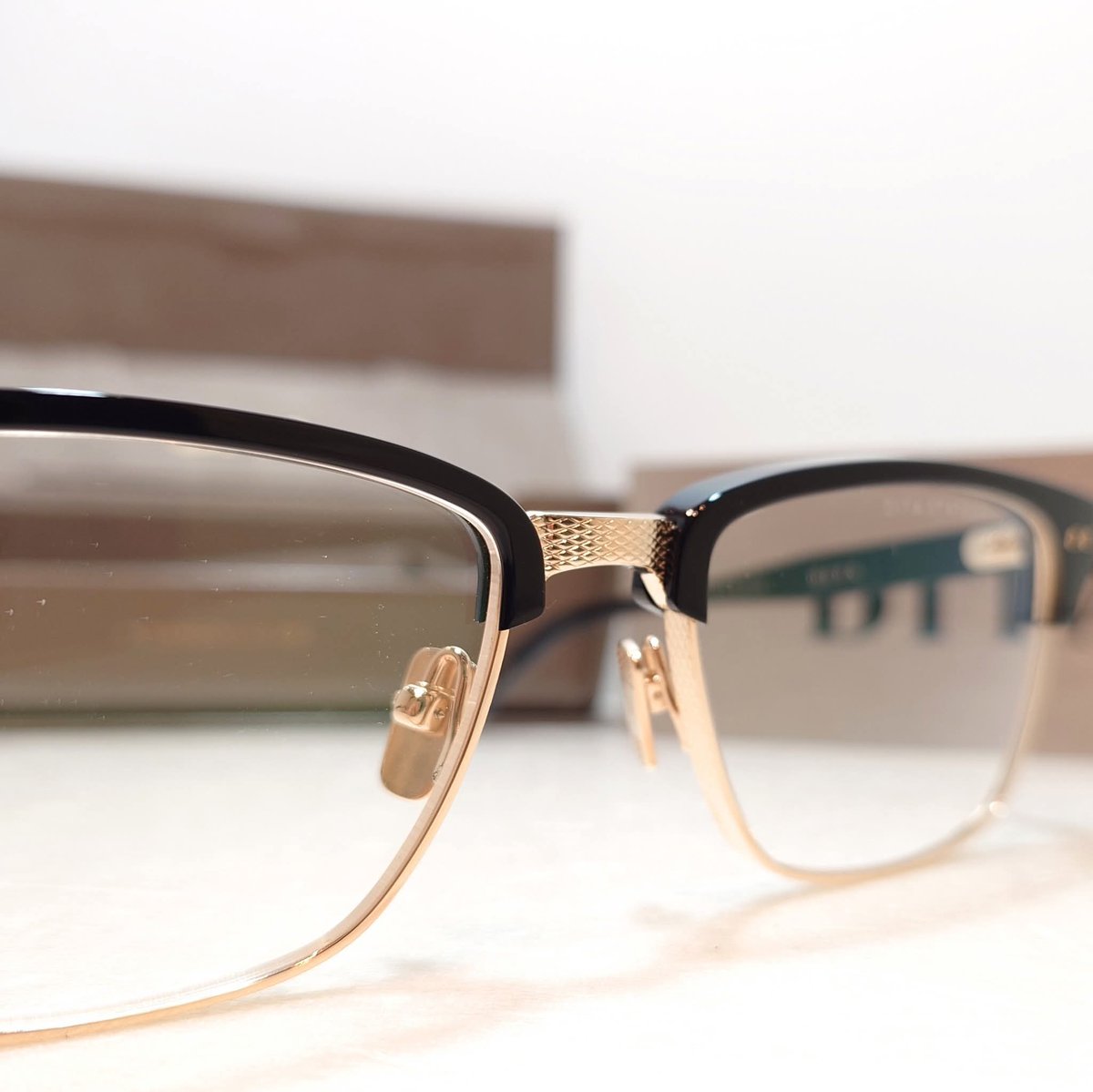 DITA》 STATESMAN THREE DRX-2064-B-BLK-GLD-55 人気の『STATESMAN