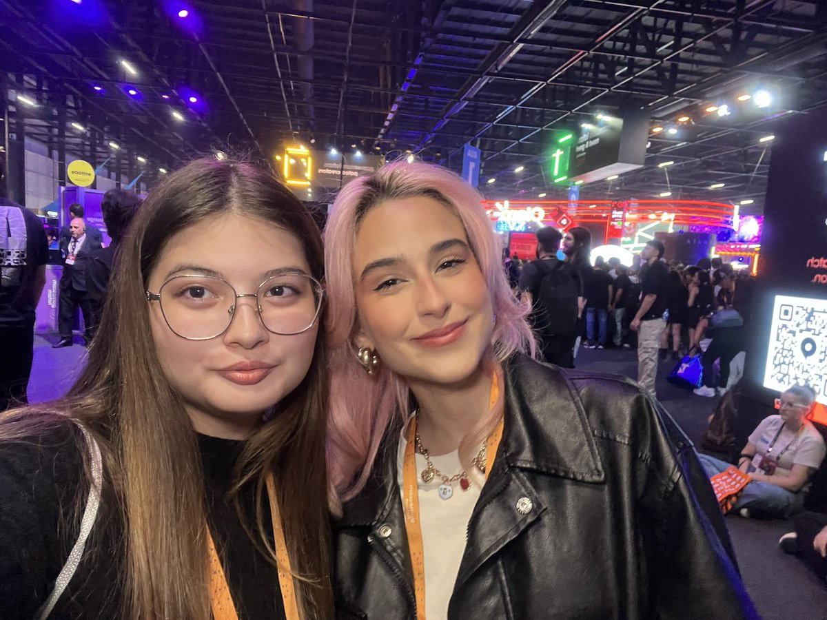 foreies's tweet photo. gamescom dia 1!! https://t.co/QI1v2UQ9tO