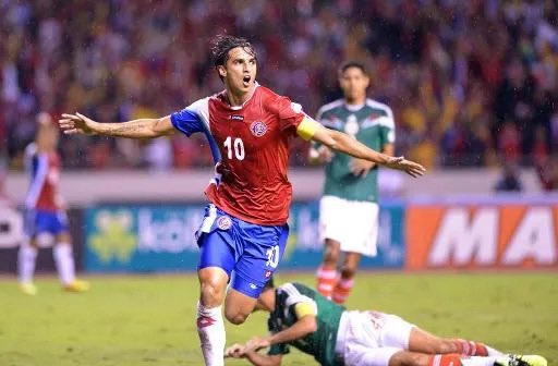Este chad sacó campeón al Twente que tenía años sin ganar una eredivise, dejó q Italia fuera por 3 mundiales seguidos, jugó en la premier, hizo goles en champions, dejó a México en repechaje y puedo seguir.